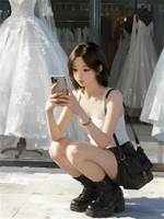 陪閨蜜試21件敬酒服卻落選伴娘，店主私加我微信悄遞卡